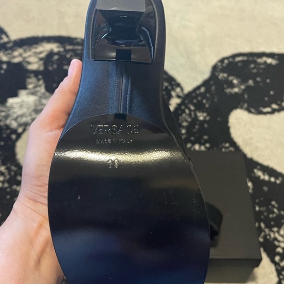 Versace Medusa Biggie Crystal Mules. Brand New wTags and Authentication cards. - Picture 5 of 8